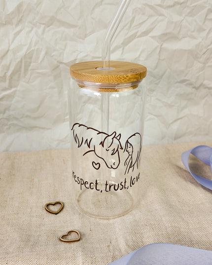 Trinkglas mit Pferdemotiv "respect, trust, love" – 470ml Borosilikatglas