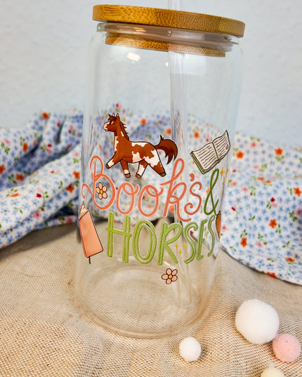 Trinkglas mit Pferdemotiv "Books & Horses" – 470ml Borosilikatglas