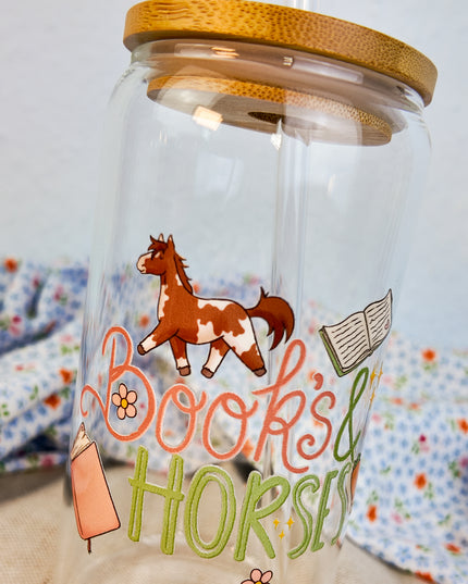 Trinkglas mit Pferdemotiv "Books & Horses" – 470ml Borosilikatglas