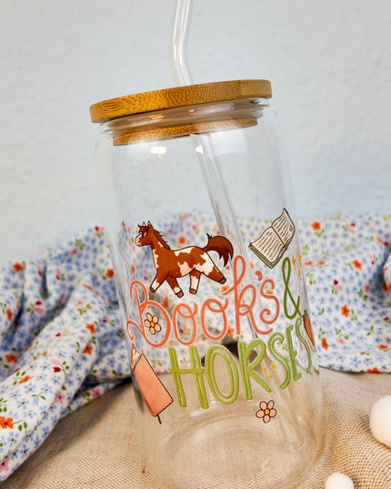 Trinkglas mit Pferdemotiv "Books & Horses" – 470ml Borosilikatglas