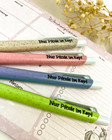 Kugelschreiber aus Stroh-Kunststoff "Nur Pferde im Kopf"