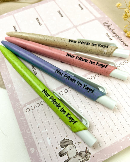 Kugelschreiber aus Stroh-Kunststoff "Nur Pferde im Kopf"