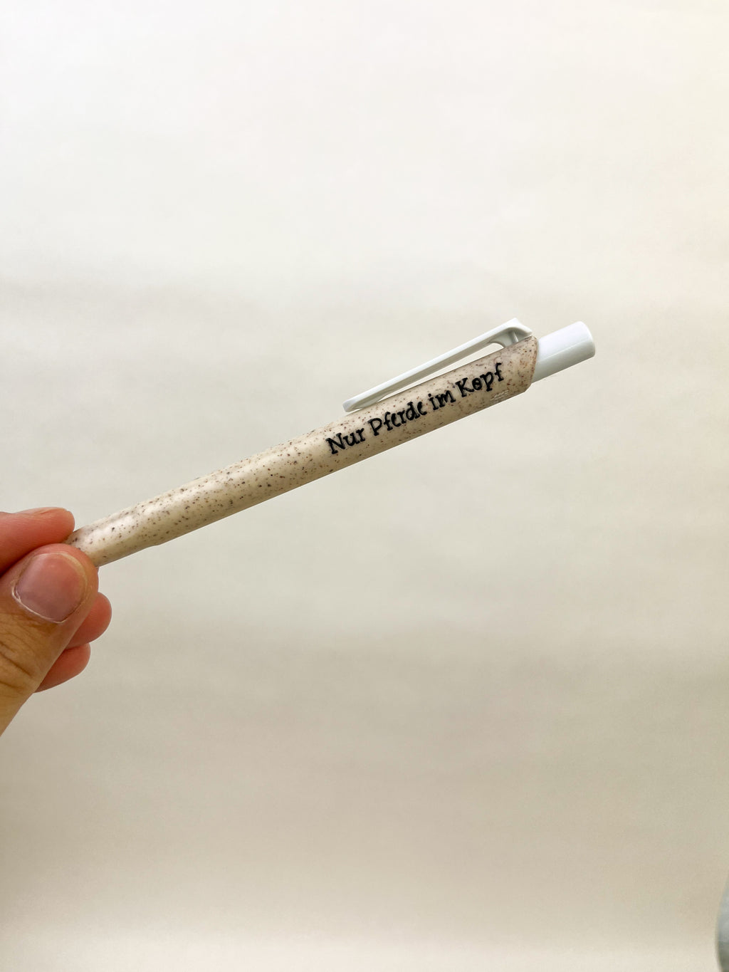 Kugelschreiber aus Stroh-Kunststoff "Nur Pferde im Kopf"