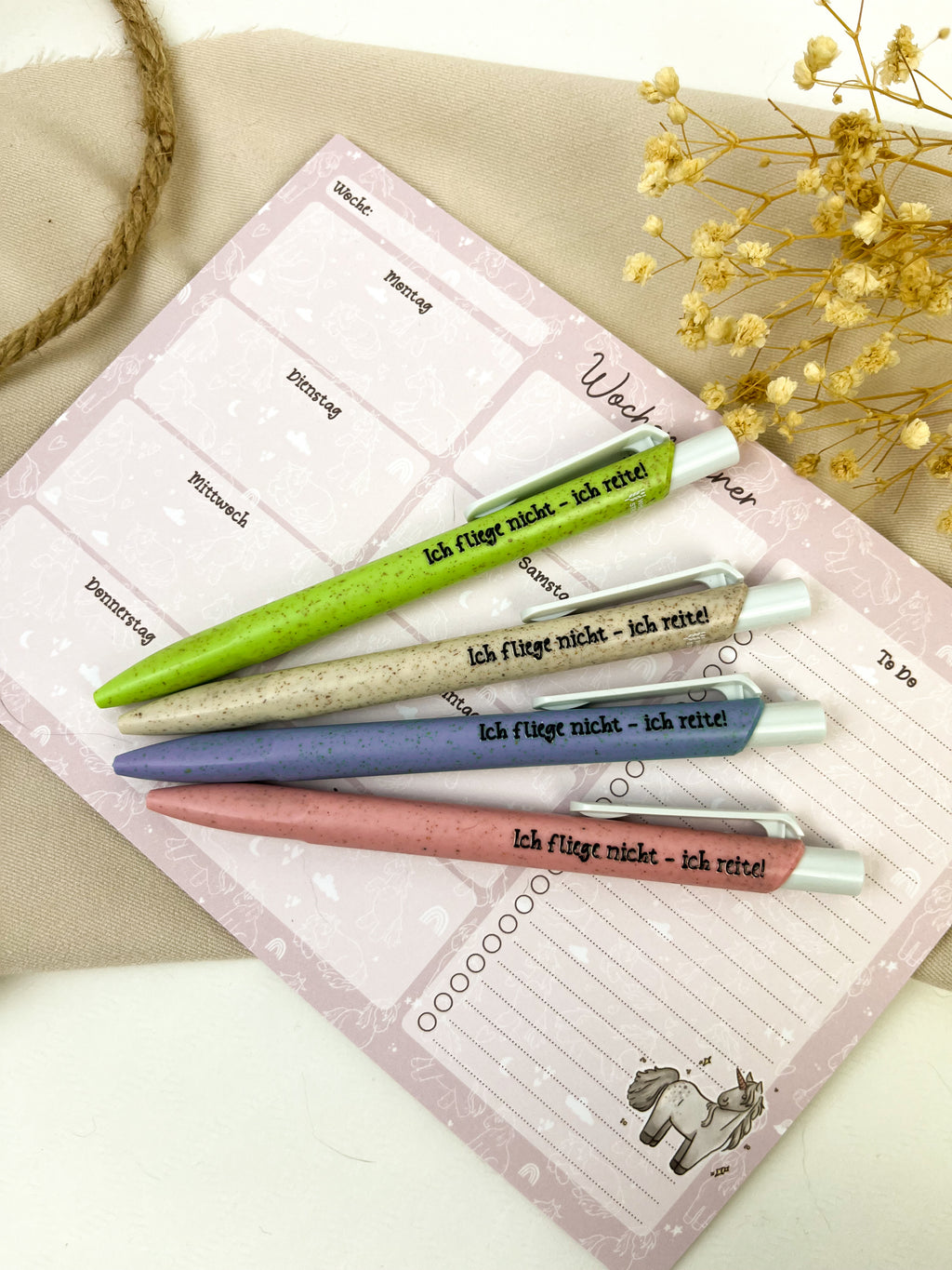 Kugelschreiber aus Stroh-Kunststoff "Ich fliege nicht. Ich reite!"