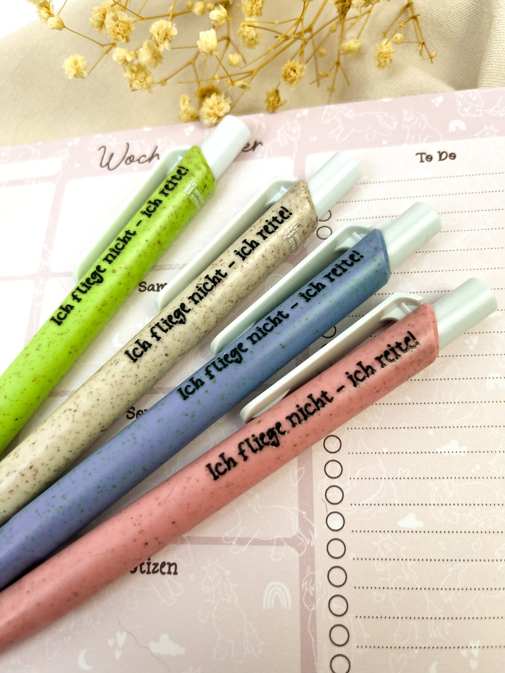 Kugelschreiber aus Stroh-Kunststoff "Ich fliege nicht. Ich reite!"