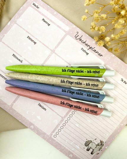 Kugelschreiber aus Stroh-Kunststoff "Ich fliege nicht. Ich reite!"