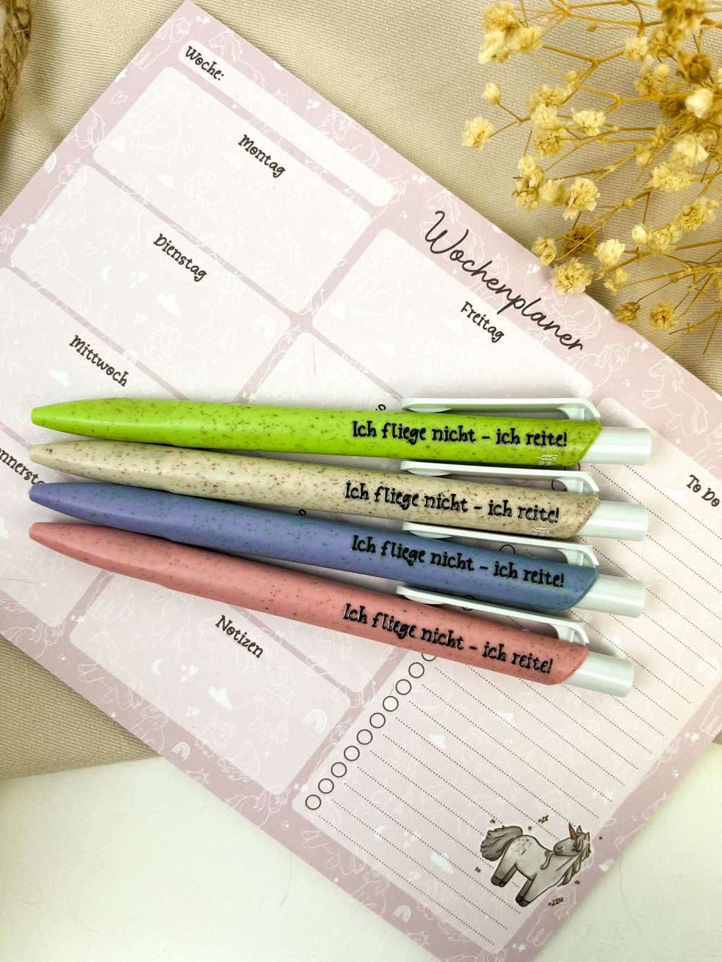 Kugelschreiber aus Stroh-Kunststoff "Ich fliege nicht. Ich reite!"