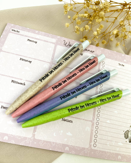 Kugelschreiber aus Stroh-Kunststoff "Pferde im Herzen"