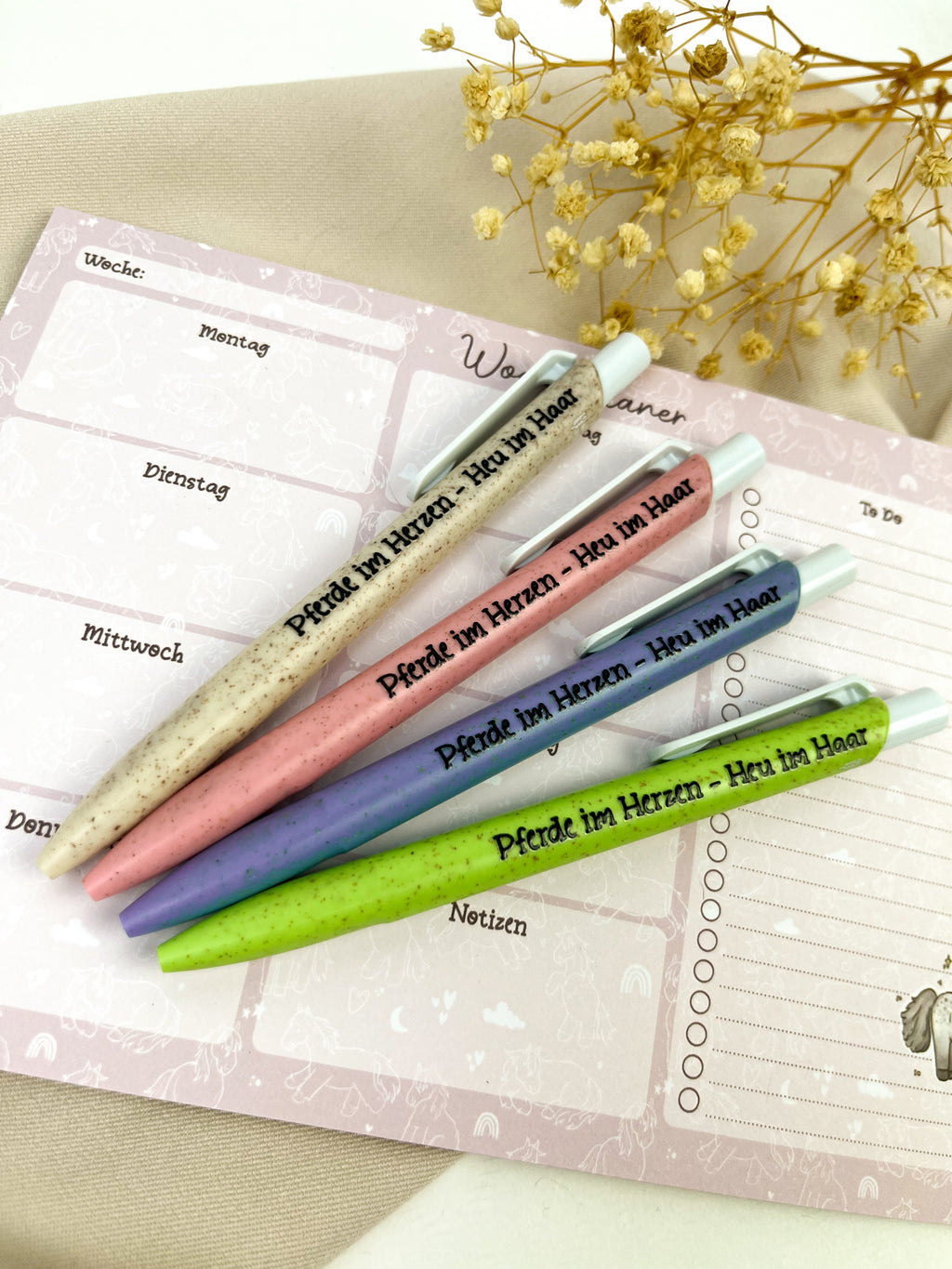 Kugelschreiber aus Stroh-Kunststoff "Pferde im Herzen"