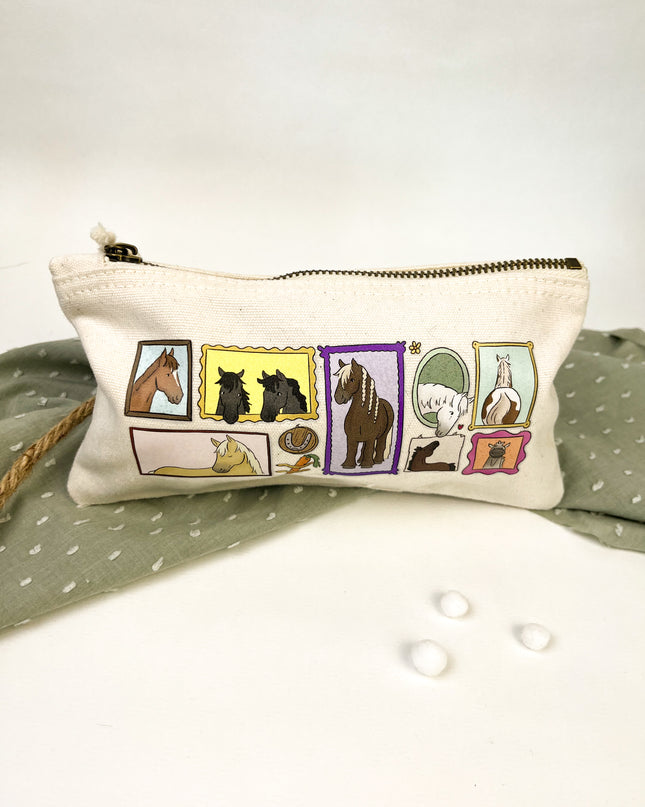 Kulturbeutel / Federmäppchen "Pferdegalerie"