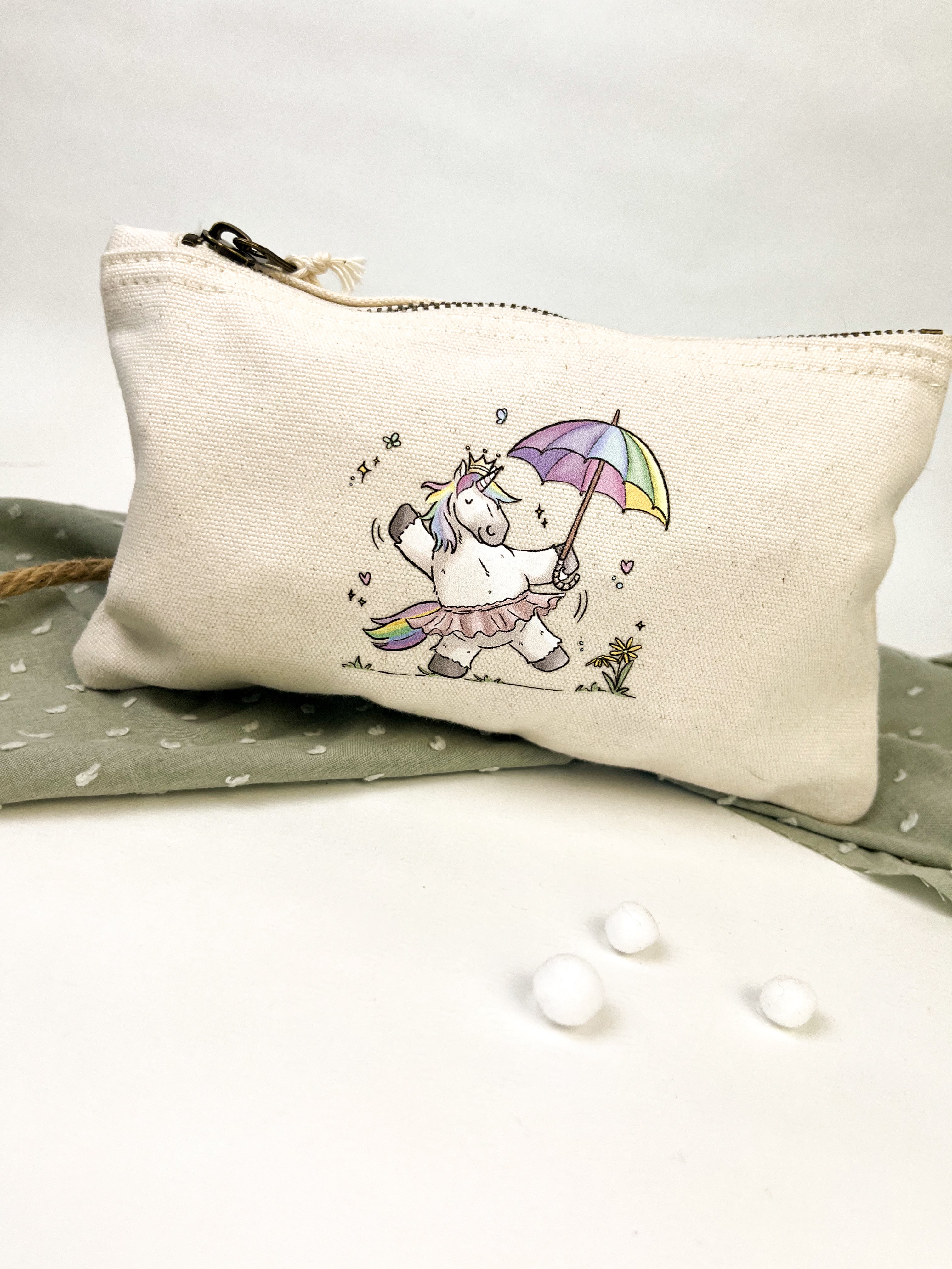 Kulturbeutel / Federmäppchen "Regenbogeneinhorn"
