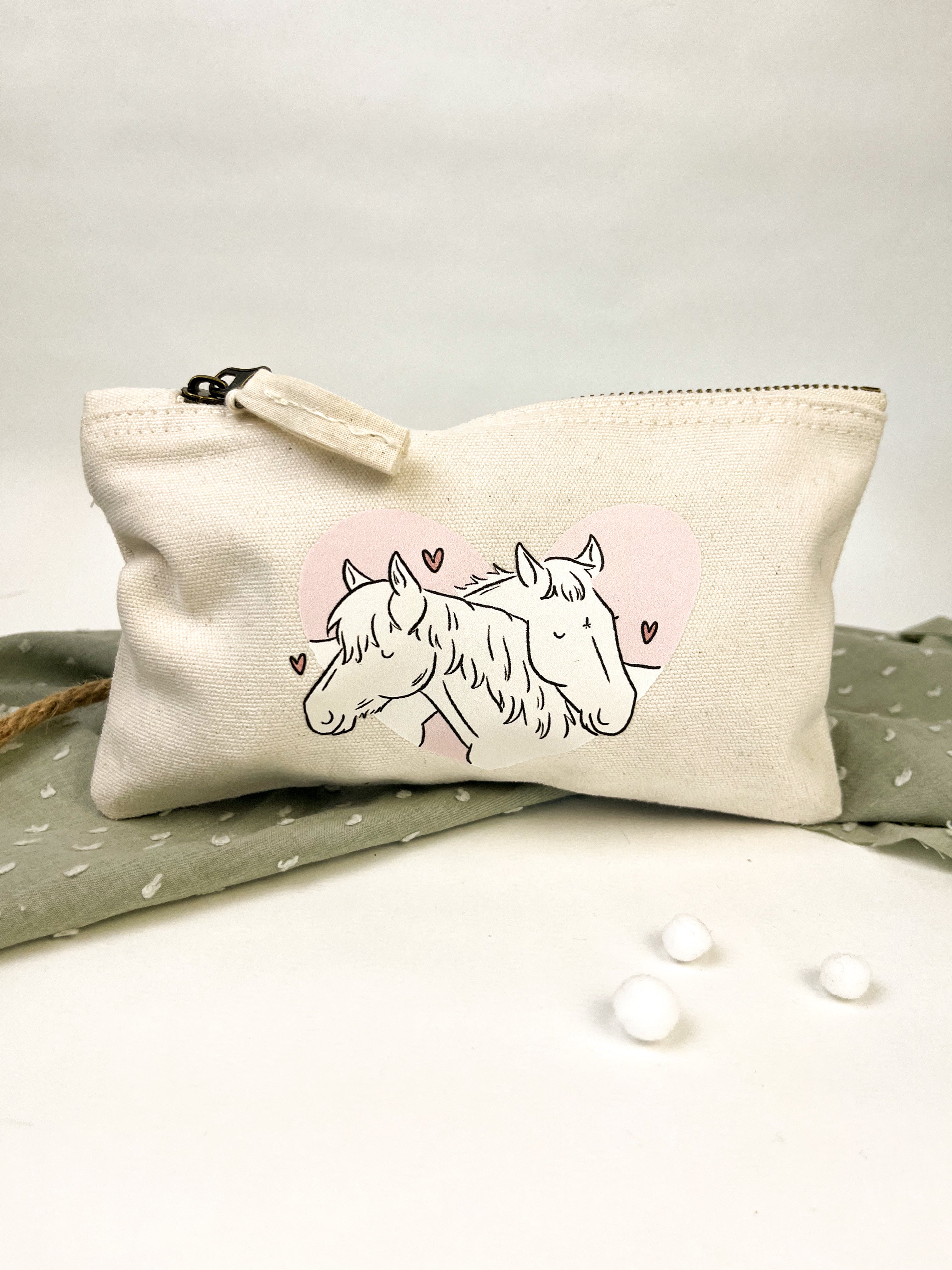 Kulturbeutel / Federmäppchen "Herzchenpferde"