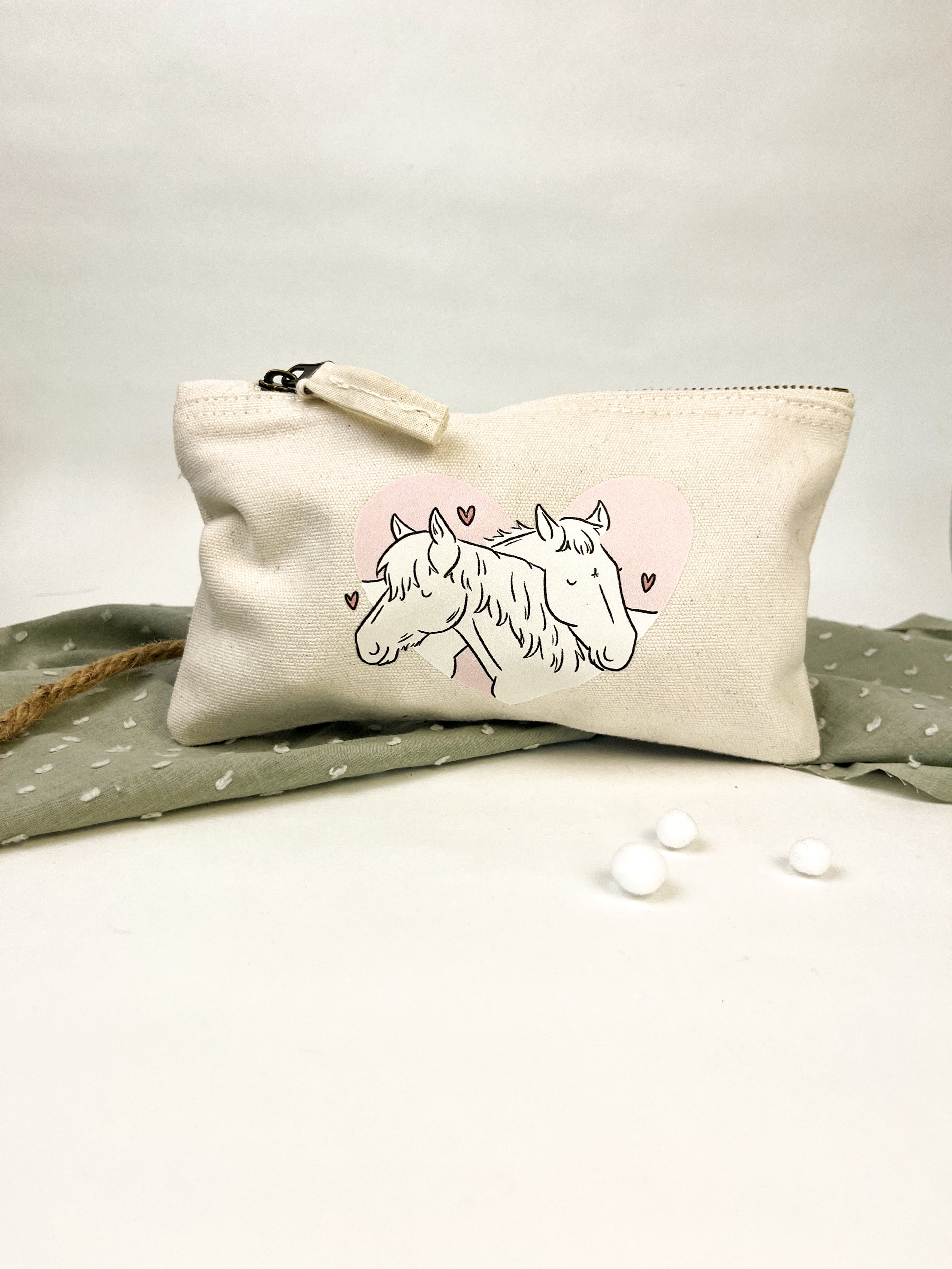 Kulturbeutel / Federmäppchen "Herzchenpferde"