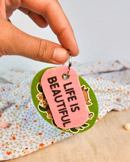 Schlüsselanhänger "Life is Beautiful" mit Pferdemotiv aus Filz