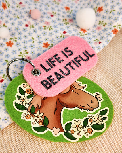 Schlüsselanhänger "Life is Beautiful" mit Pferdemotiv aus Filz